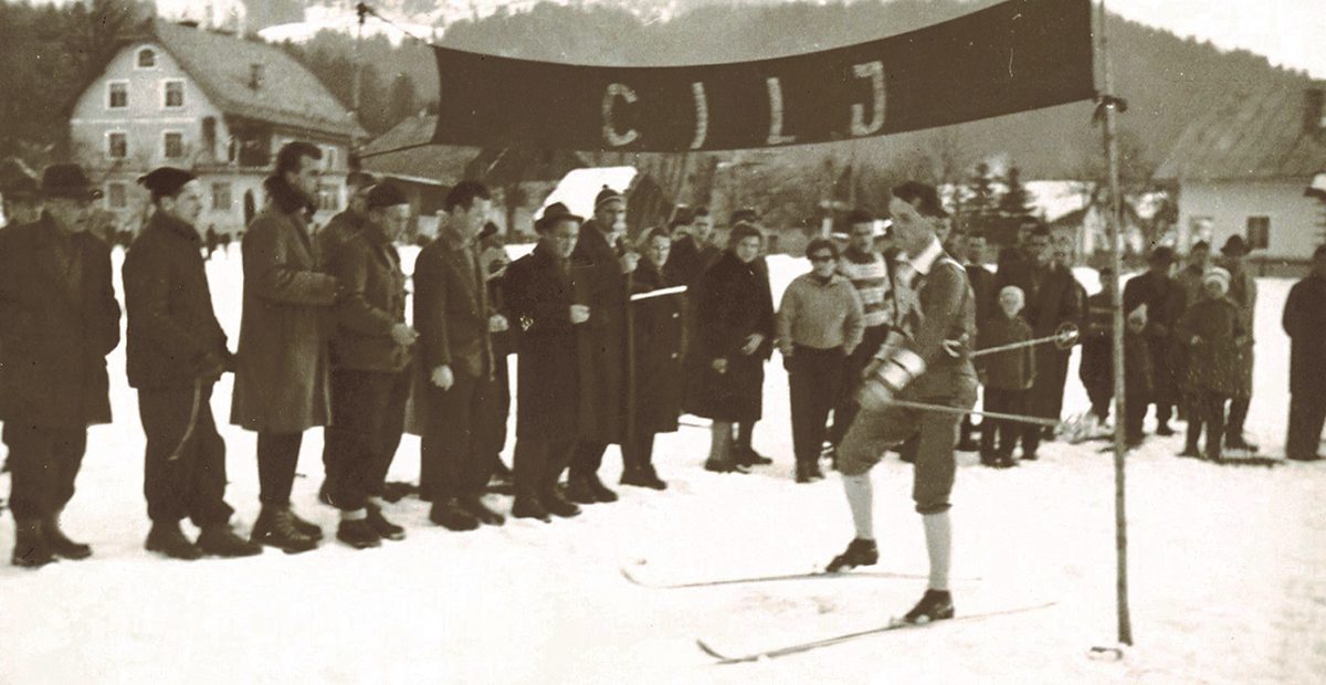 Stara fotografija cilja tekaške proge